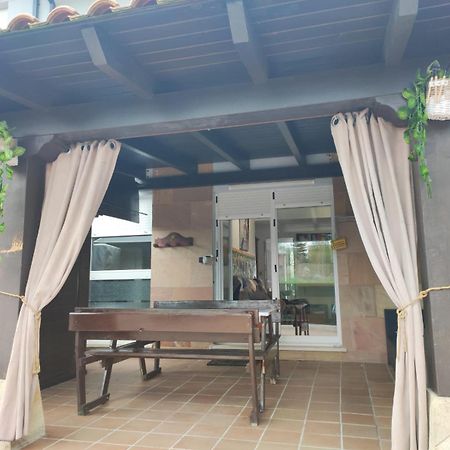 Chalet Bajo Con Jardin, Patio, Cenador Y Barbacoa. Viveda ภายนอก รูปภาพ