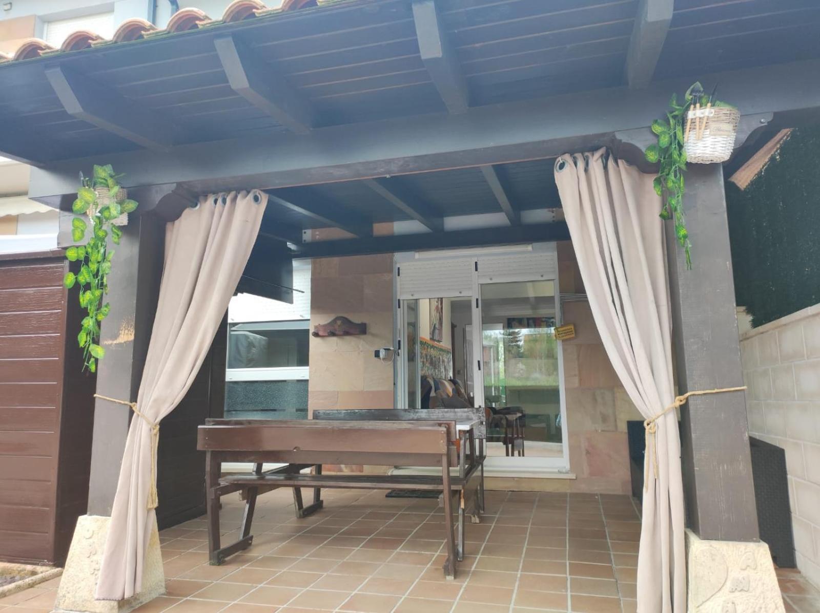 Chalet Bajo Con Jardin, Patio, Cenador Y Barbacoa. Viveda ภายนอก รูปภาพ